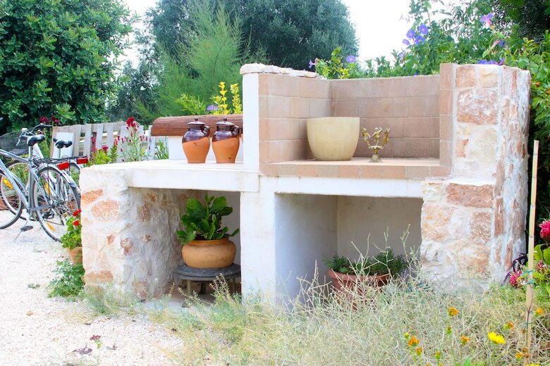 Trullo Madia With Shared Jacuzzi For A Memorable Stay In Nature And Relax