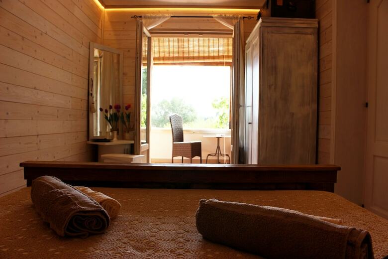 Trullo Madia With Shared Jacuzzi For A Memorable Stay In Nature And Relax