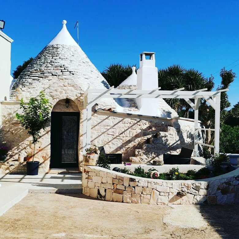 Trullo Madia With Shared Jacuzzi For A Memorable Stay In Nature And Relax