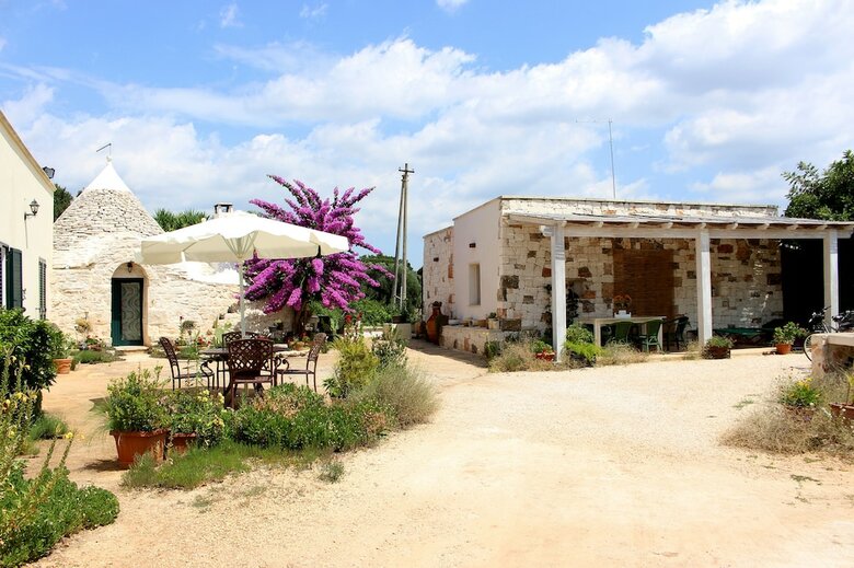 Trullo Madia With Shared Jacuzzi For A Memorable Stay In Nature And Relax