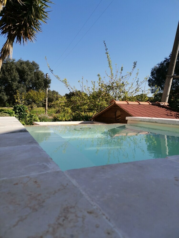 Trullo Madia With Shared Jacuzzi For A Memorable Stay In Nature And Relax