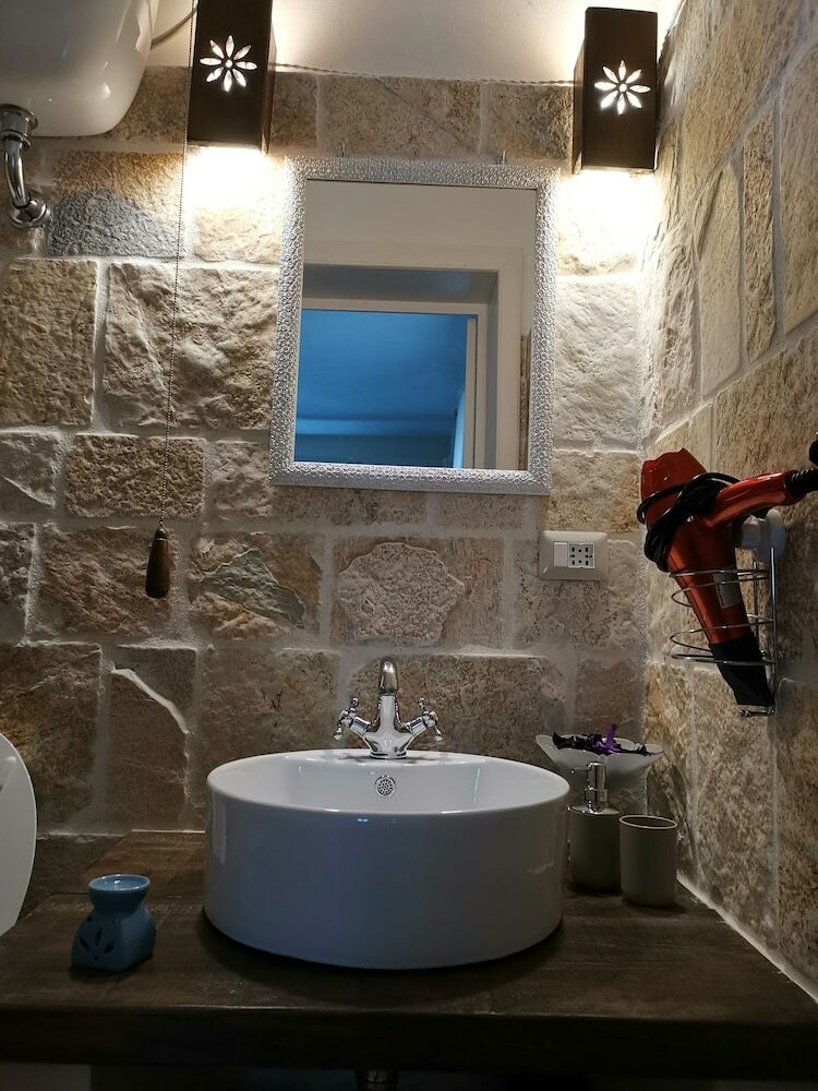 Trullo Madia With Shared Jacuzzi For A Memorable Stay In Nature And Relax