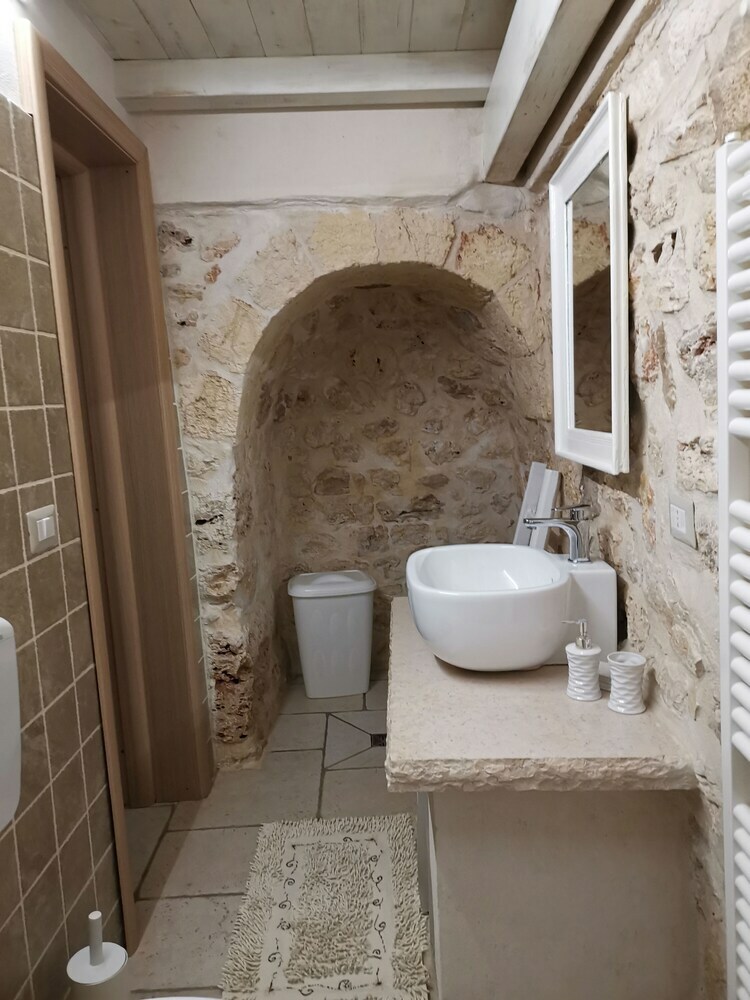 Trullo Madia With Shared Jacuzzi For A Memorable Stay In Nature And Relax
