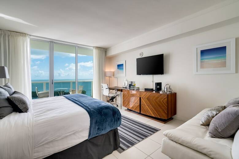 Hotel Ocean Million Dollar View Studio + Balcony #2