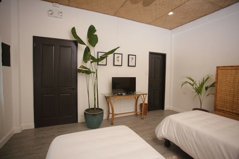 Hotel The Colonial