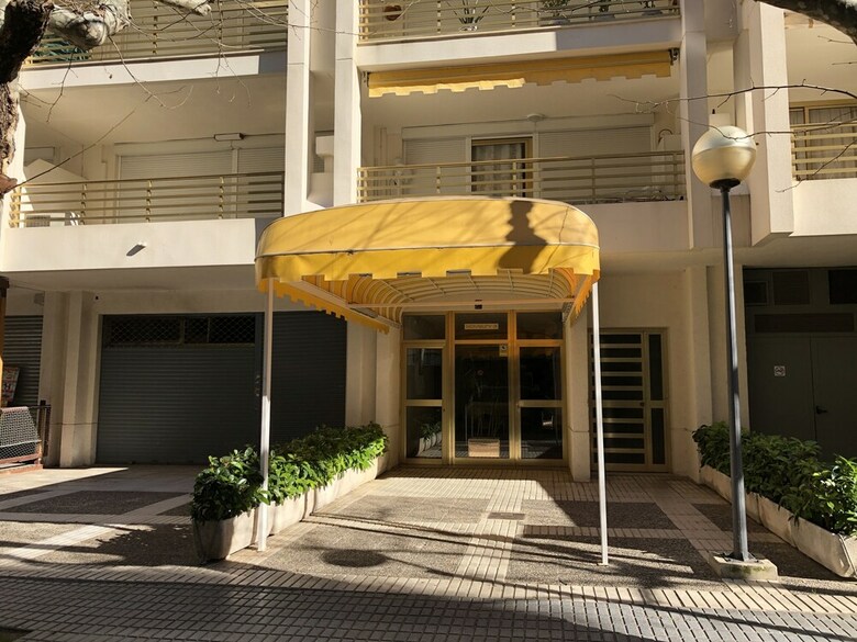 T&h Novelty 415 Family Apartment