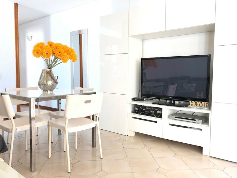 T&h Novelty 415 Family Apartment