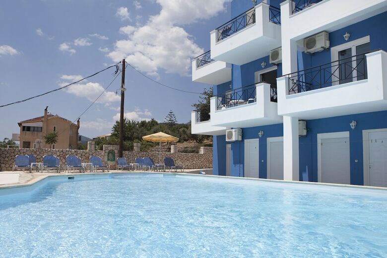 Casa de Blue Studios & Apartments