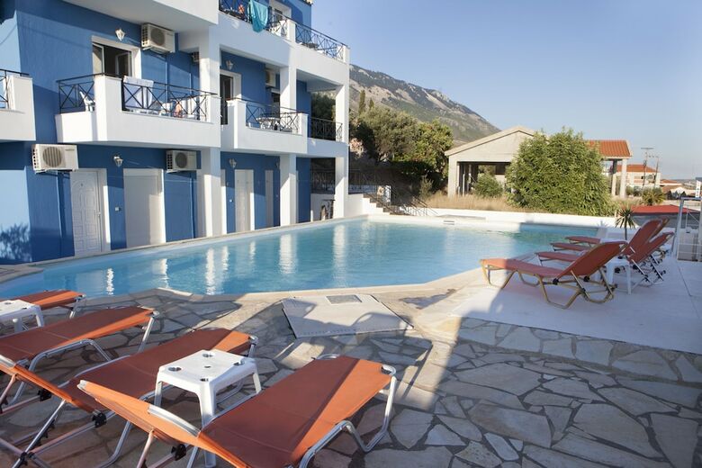 Casa de Blue Studios & Apartments