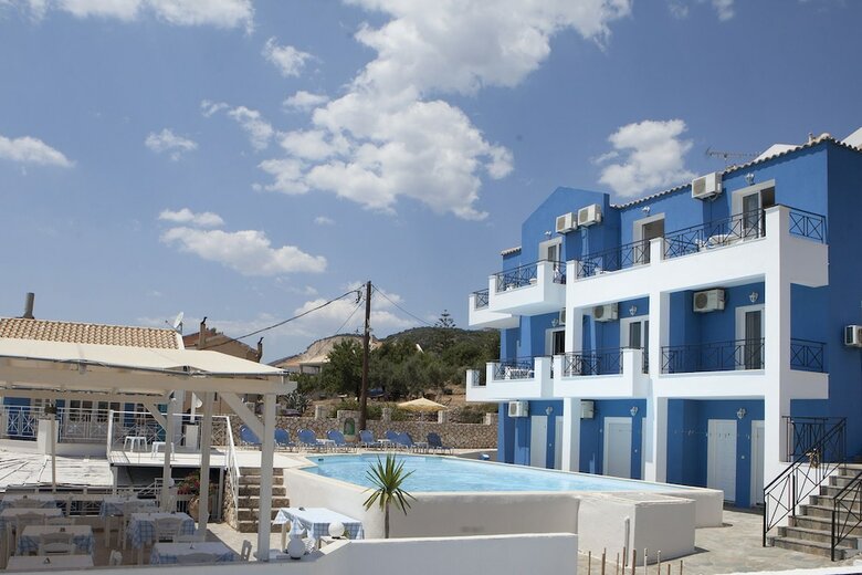 Casa de Blue Studios & Apartments
