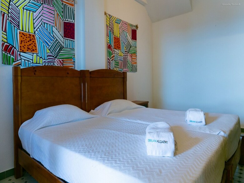A15- Cliffside Beach Apartment By Dreamalgarve