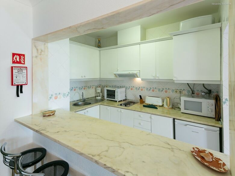 A15- Cliffside Beach Apartment By Dreamalgarve