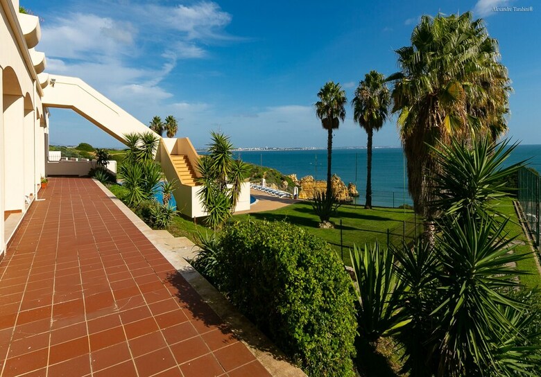 A15- Cliffside Beach Apartment By Dreamalgarve