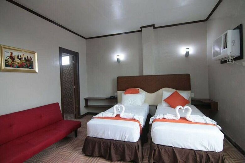 Hotel 7 Meadows Inn