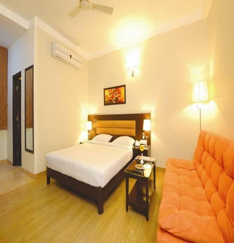 Hotel Clarks Inn Kailash Colony