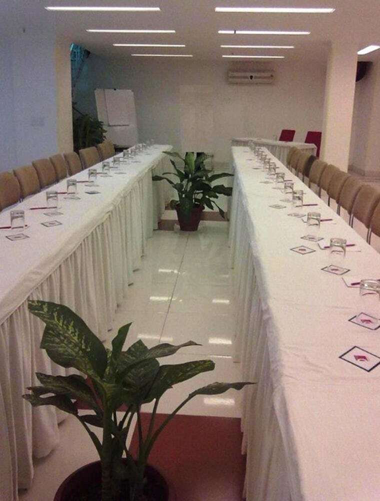 Hotel Clarks Inn Kailash Colony