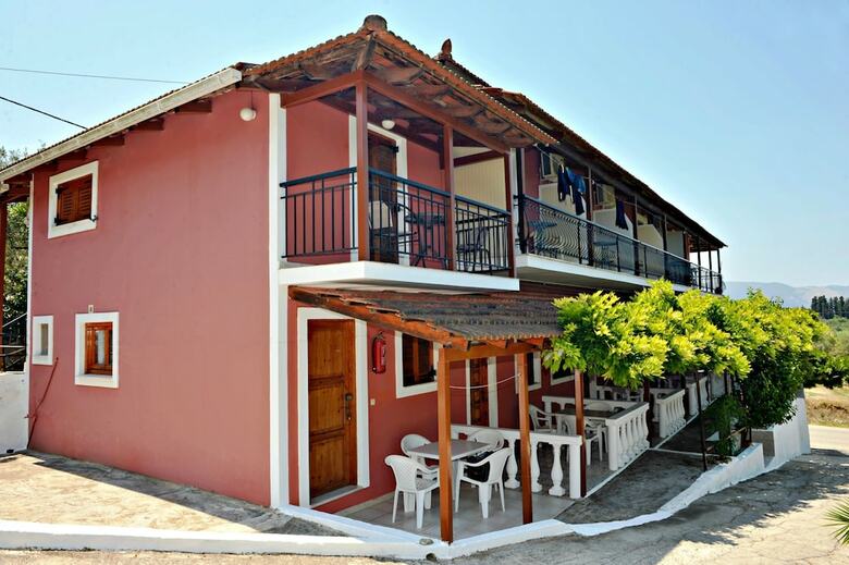 Hotel Studios Dimitris Giatras