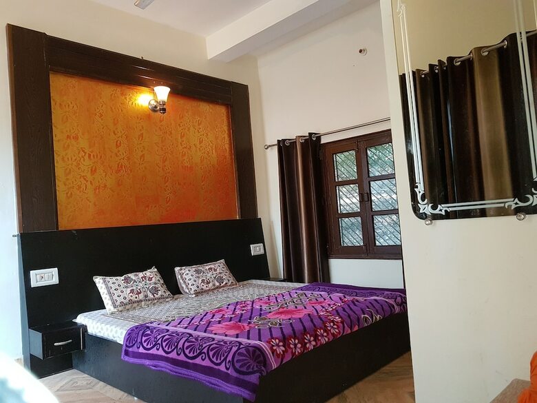 Hostal Sonu Guest House