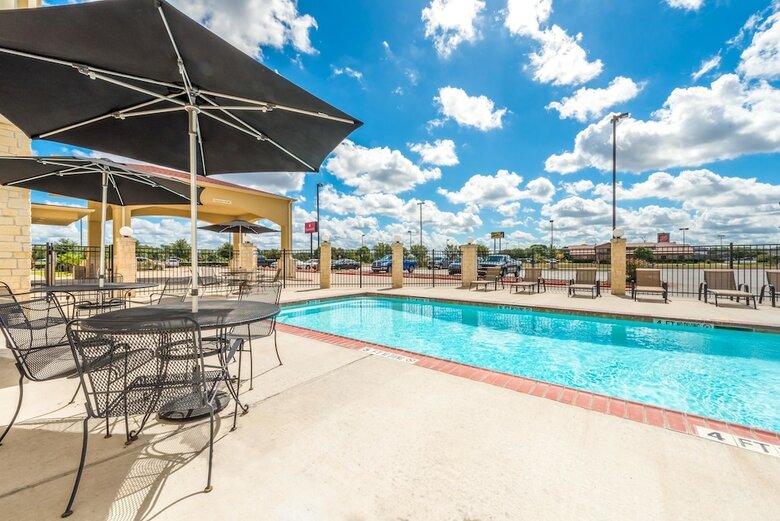 Hotel Ramada By Wyndham College Station