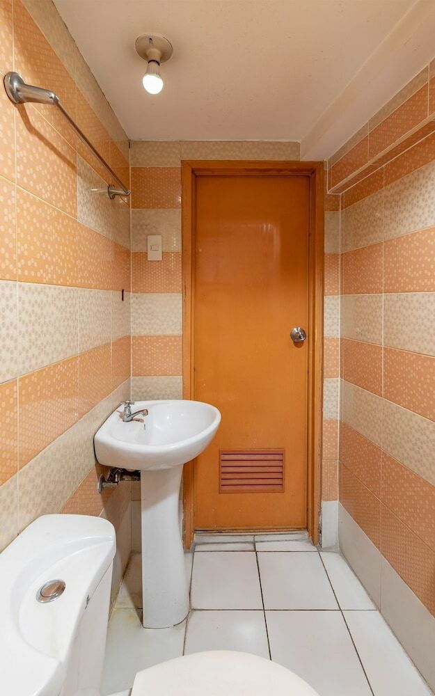 Zen Rooms Korner Hotel Qc