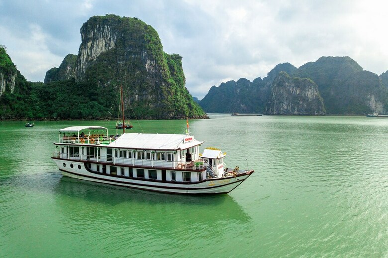 Cozy Bay Classic Cruise