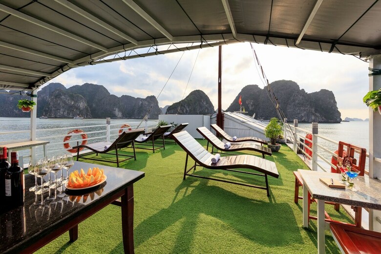 Cozy Bay Classic Cruise