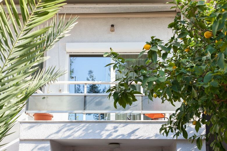 Fabulous Apartment Across Flisvos
