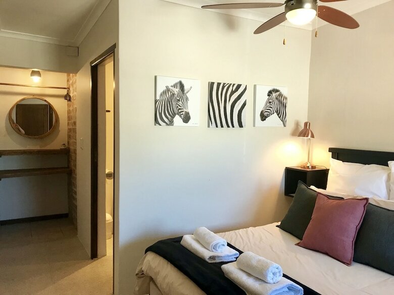 Hotel Dolphin Circle Bed And Breakfast