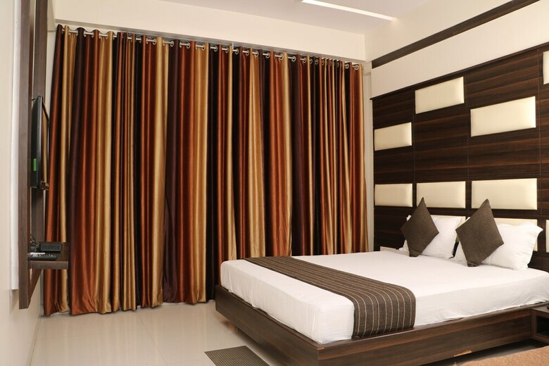 Hotel Grand Residency