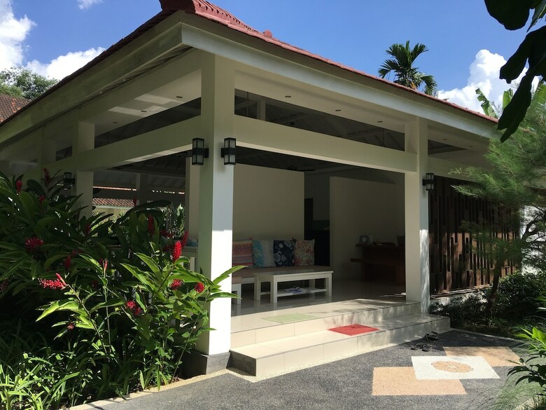 Bed & Breakfast White Orchid Eco Resort