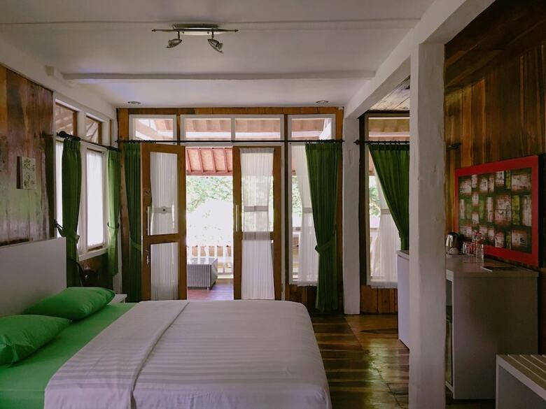Bed & Breakfast White Orchid Eco Resort