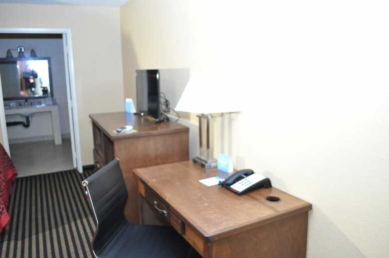 Evergreen Hotel & Suites