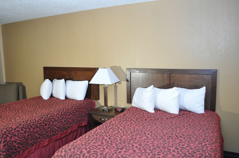 Evergreen Hotel & Suites