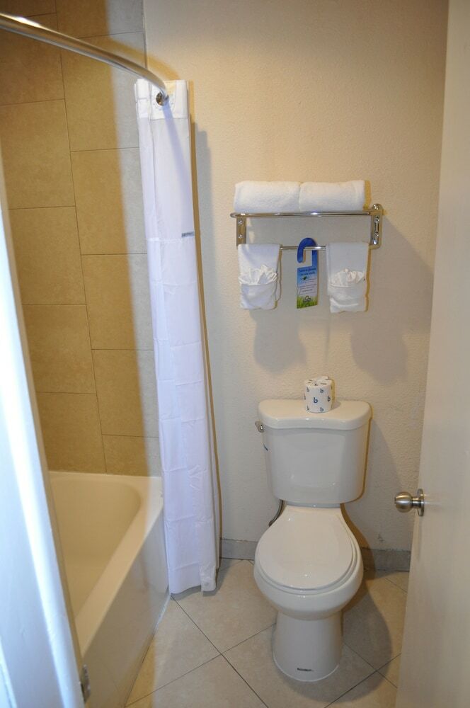 Evergreen Hotel & Suites