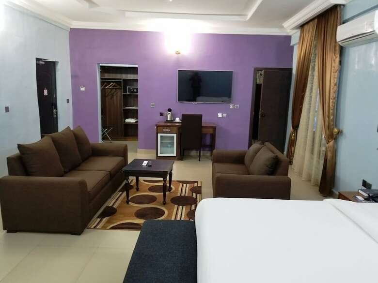 Nandas Hotel