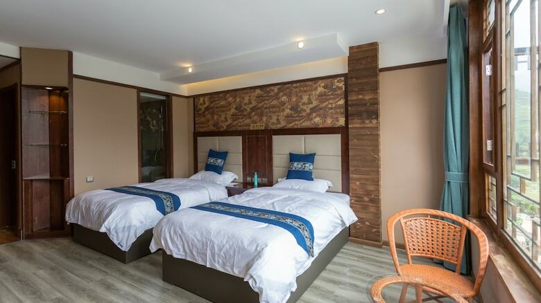 Floral Hotel Xijiang Banshan Yunfu