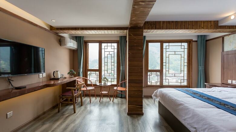 Floral Hotel Xijiang Banshan Yunfu