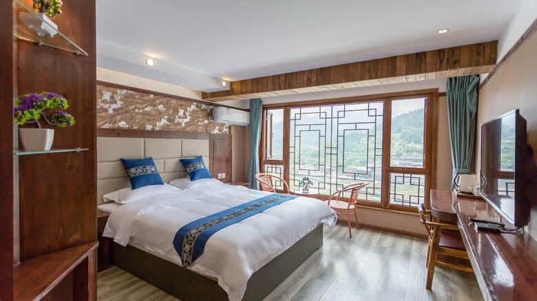 Floral Hotel Xijiang Banshan Yunfu