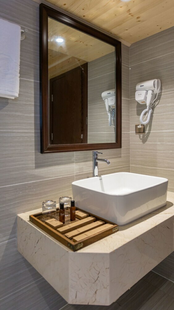 Floral Hotel Xijiang Banshan Yunfu