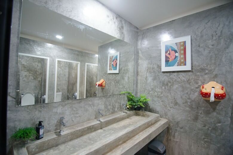 Hotel Suree House