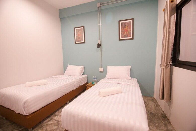 Hotel Suree House