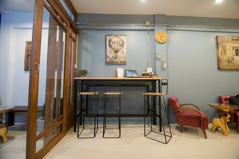 Hotel Suree House