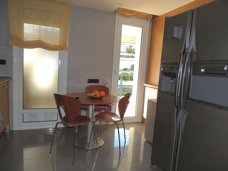Deluxe Apartment By The Beach