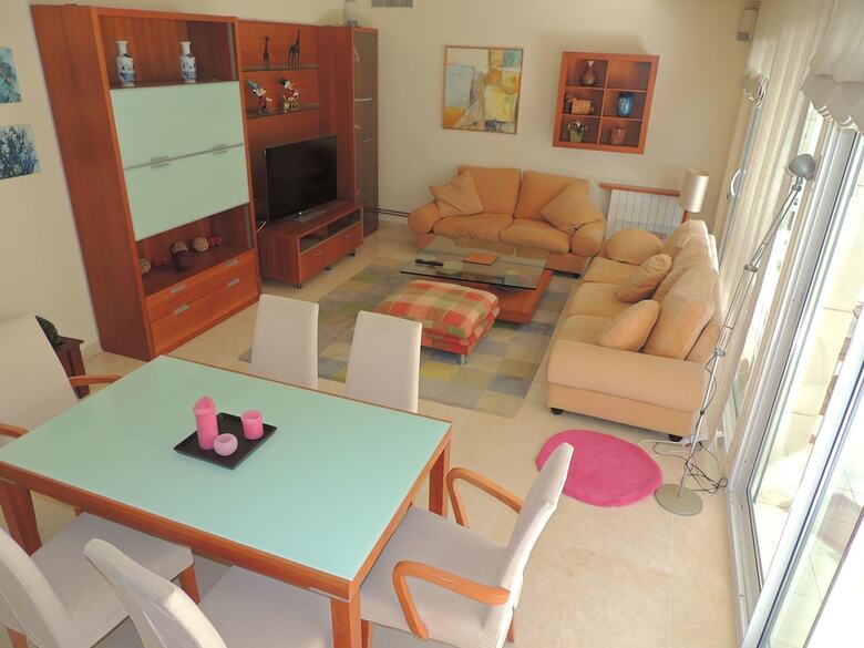 Deluxe Apartment By The Beach