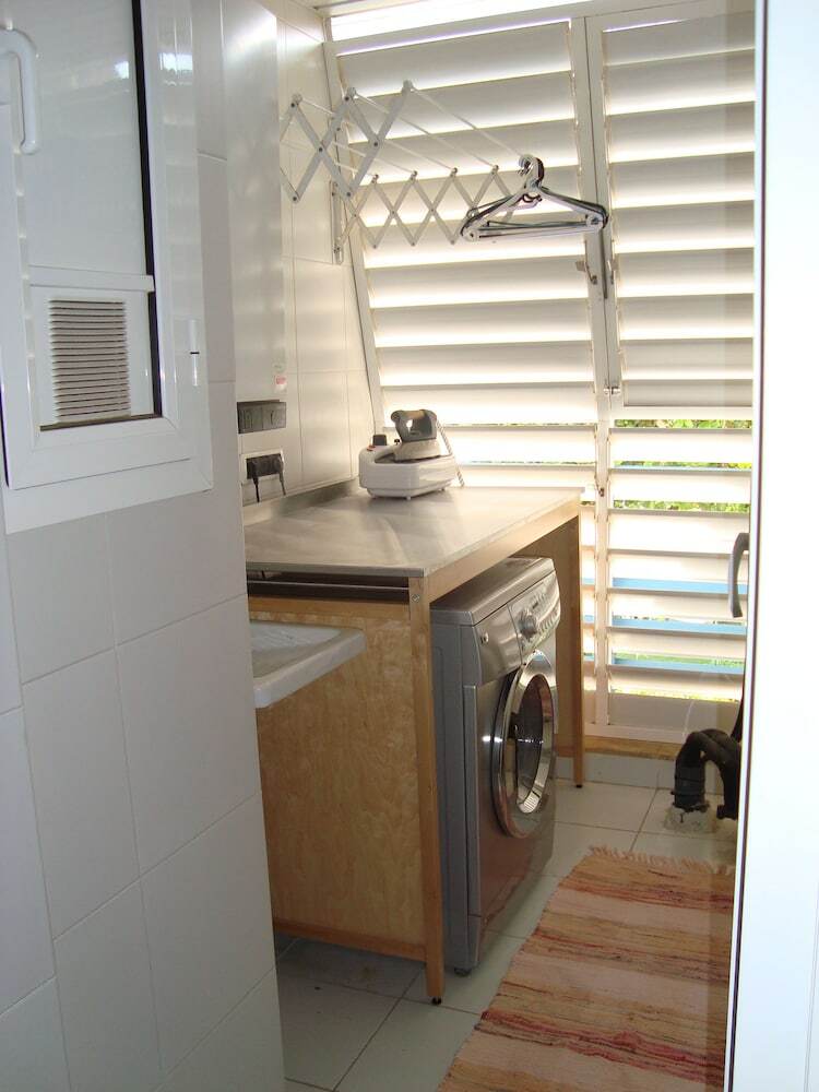 Deluxe Apartment By The Beach