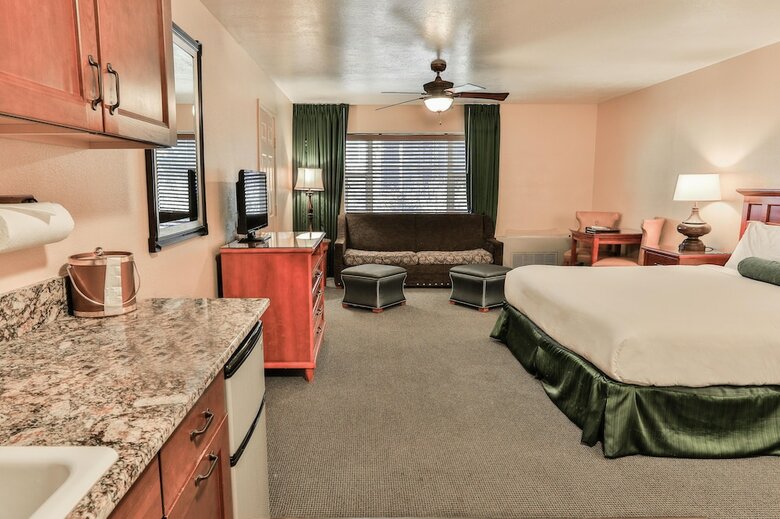 Hotel The Springs Resort & Spa