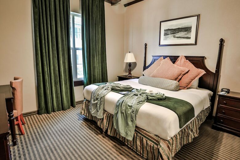 Hotel The Springs Resort & Spa