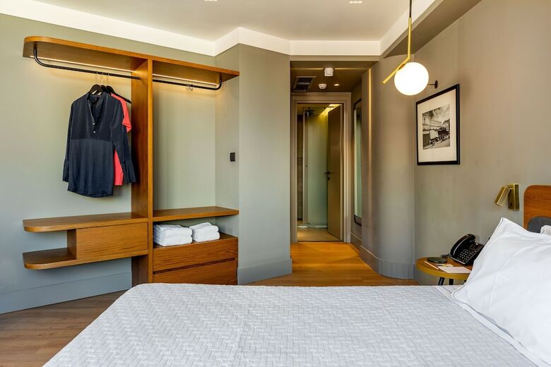 Hotel Bob W Eolou