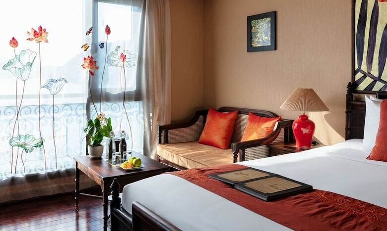 Indochine Cruise Lan Ha Bay