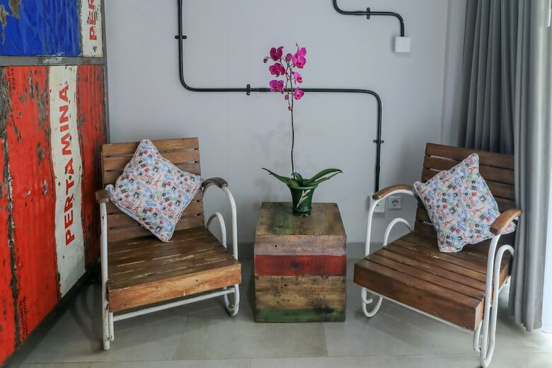 Hostal Base Guesthouse And Hostel